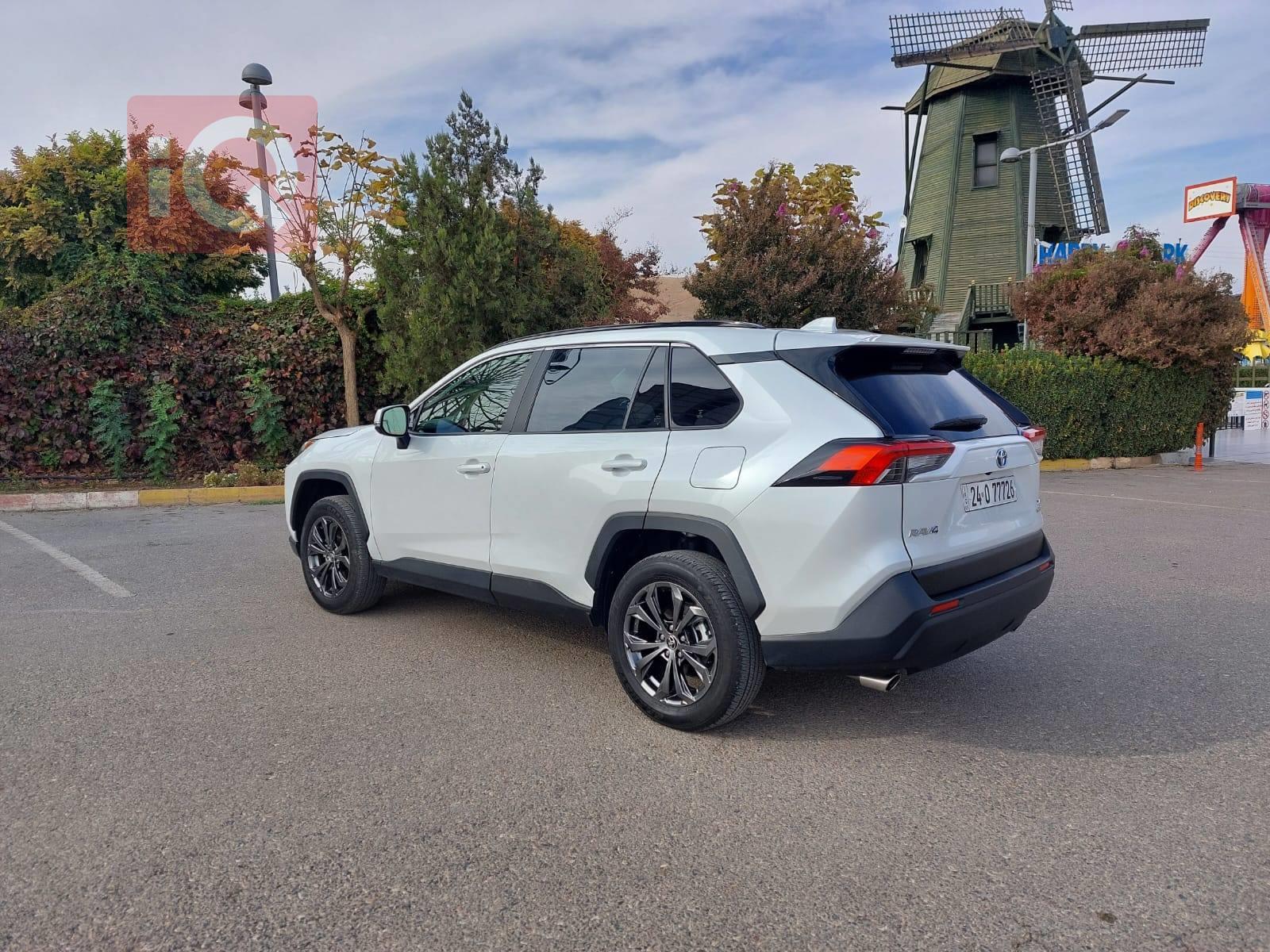 تۆیۆتا ڕاڤ 4